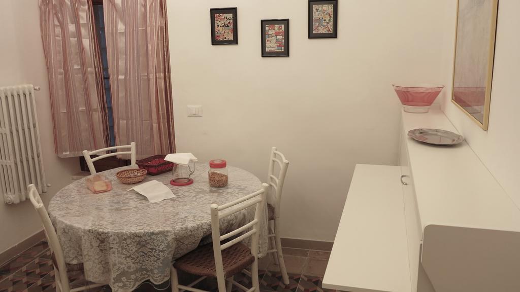 B&B Del Teatro سولمونا الغرفة الصورة
