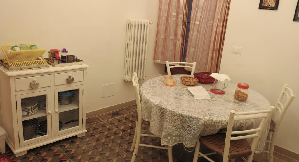 B&B Del Teatro سولمونا الغرفة الصورة