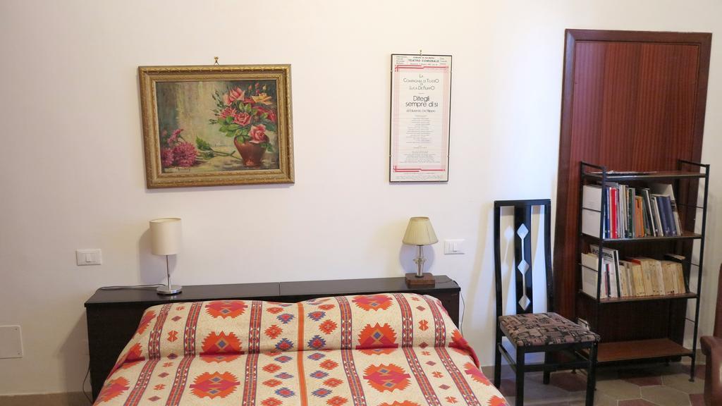B&B Del Teatro سولمونا الغرفة الصورة