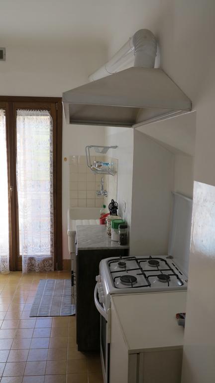 B&B Del Teatro سولمونا الغرفة الصورة