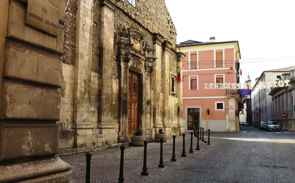 B&B Del Teatro سولمونا المظهر الخارجي الصورة